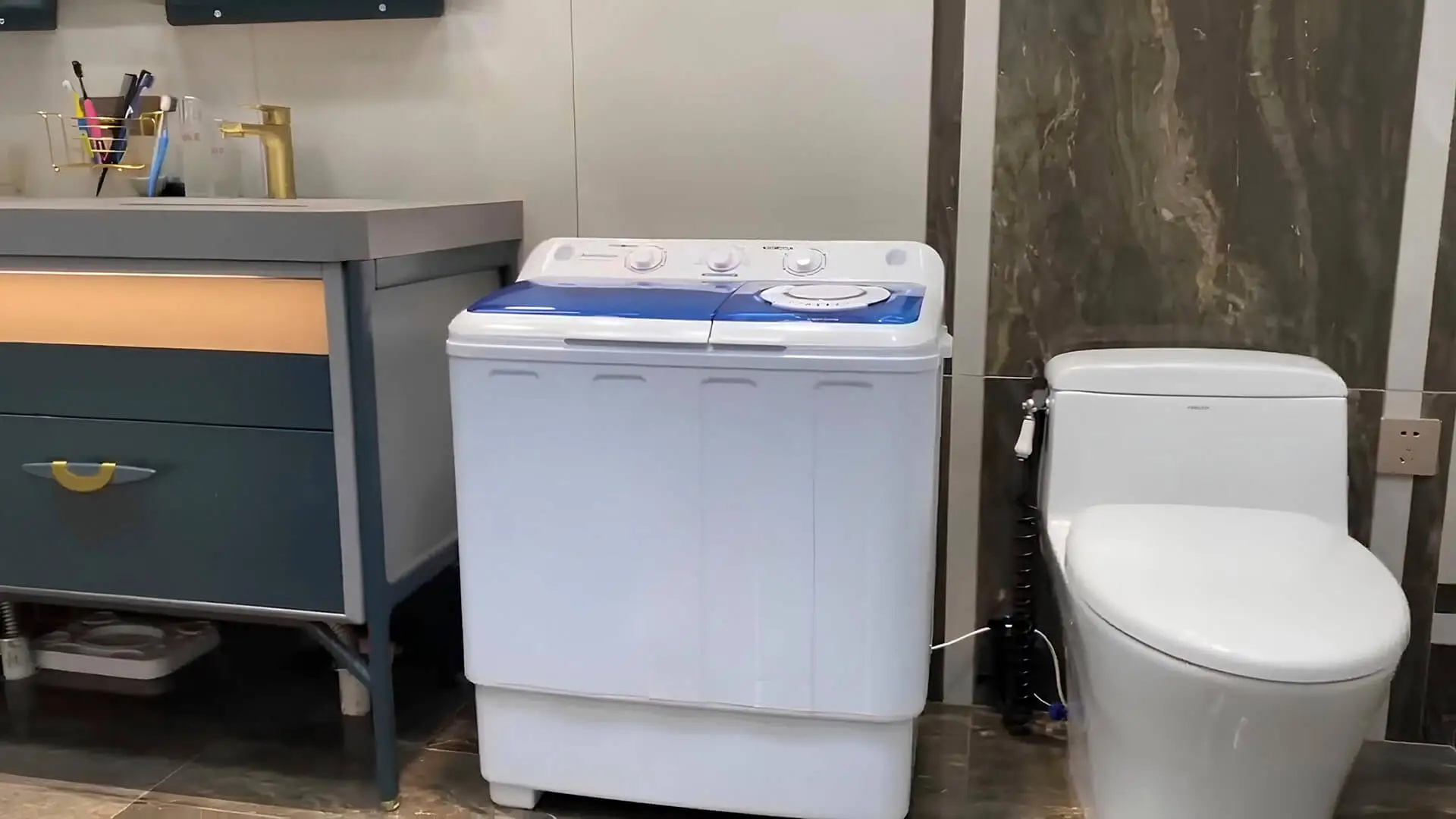 Auertech portable washing machine in use